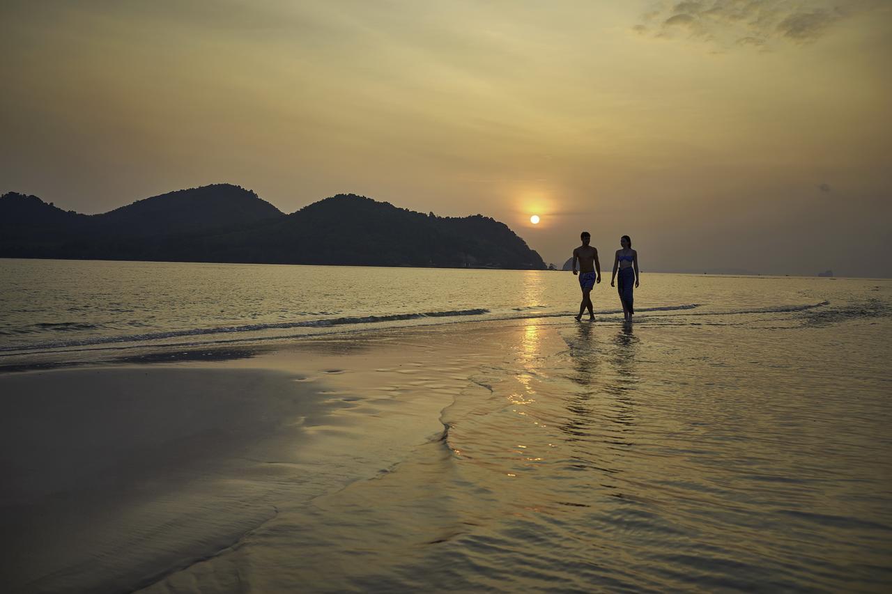Cape Kudu Hotel, Koh Yao Noi Exteriör bild Sunset at the beach